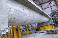 Hybrydowy dźwigar z recyklowanych łopat turbin wiatrowych i betonu niekonwencjonalnego